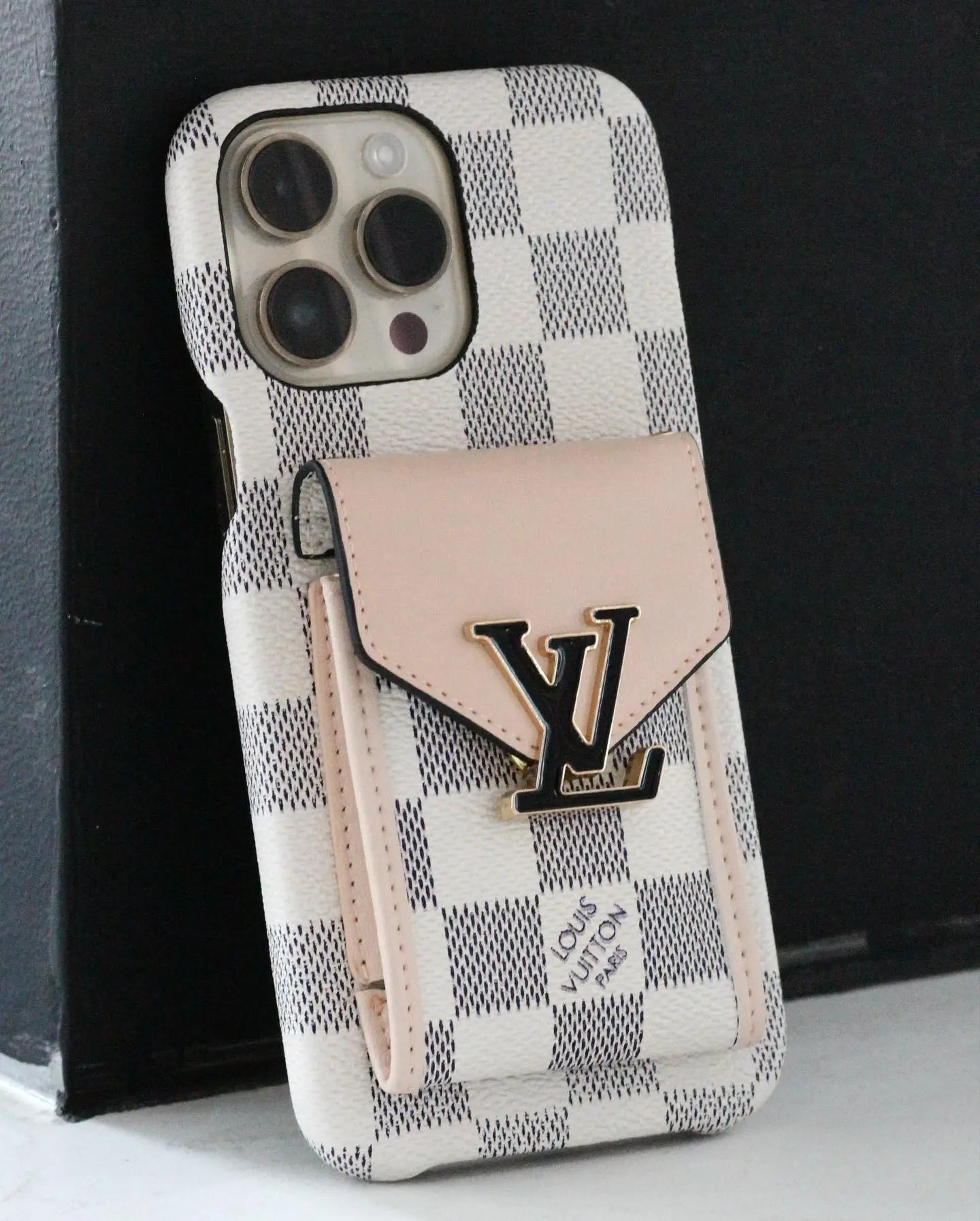 White Checkered Louis Vuitton iPhone 17 Pro Max Case With Cardholder - SereneShop