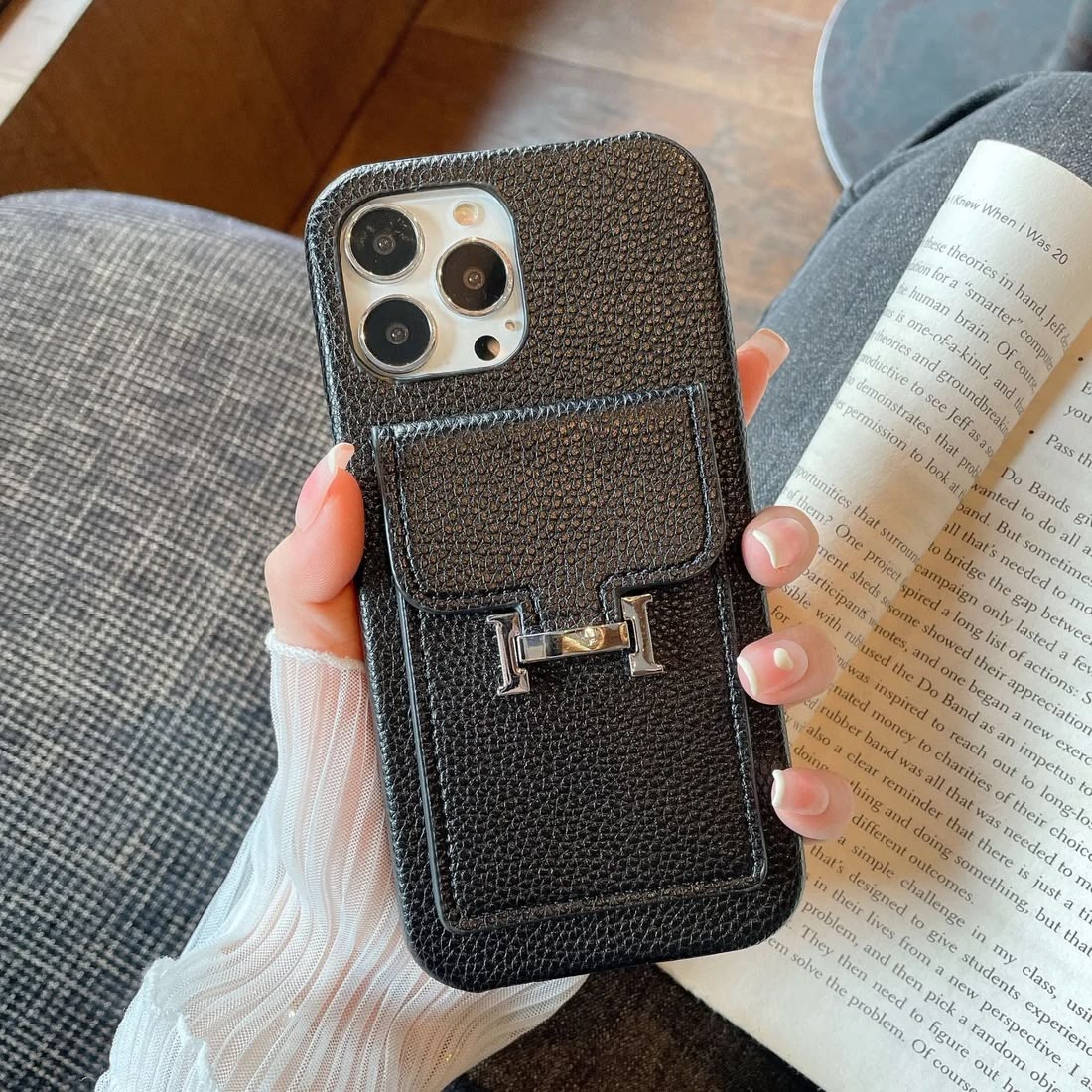 Le Noir Hermès iPhone 16 Pro Max Case with Cardholder