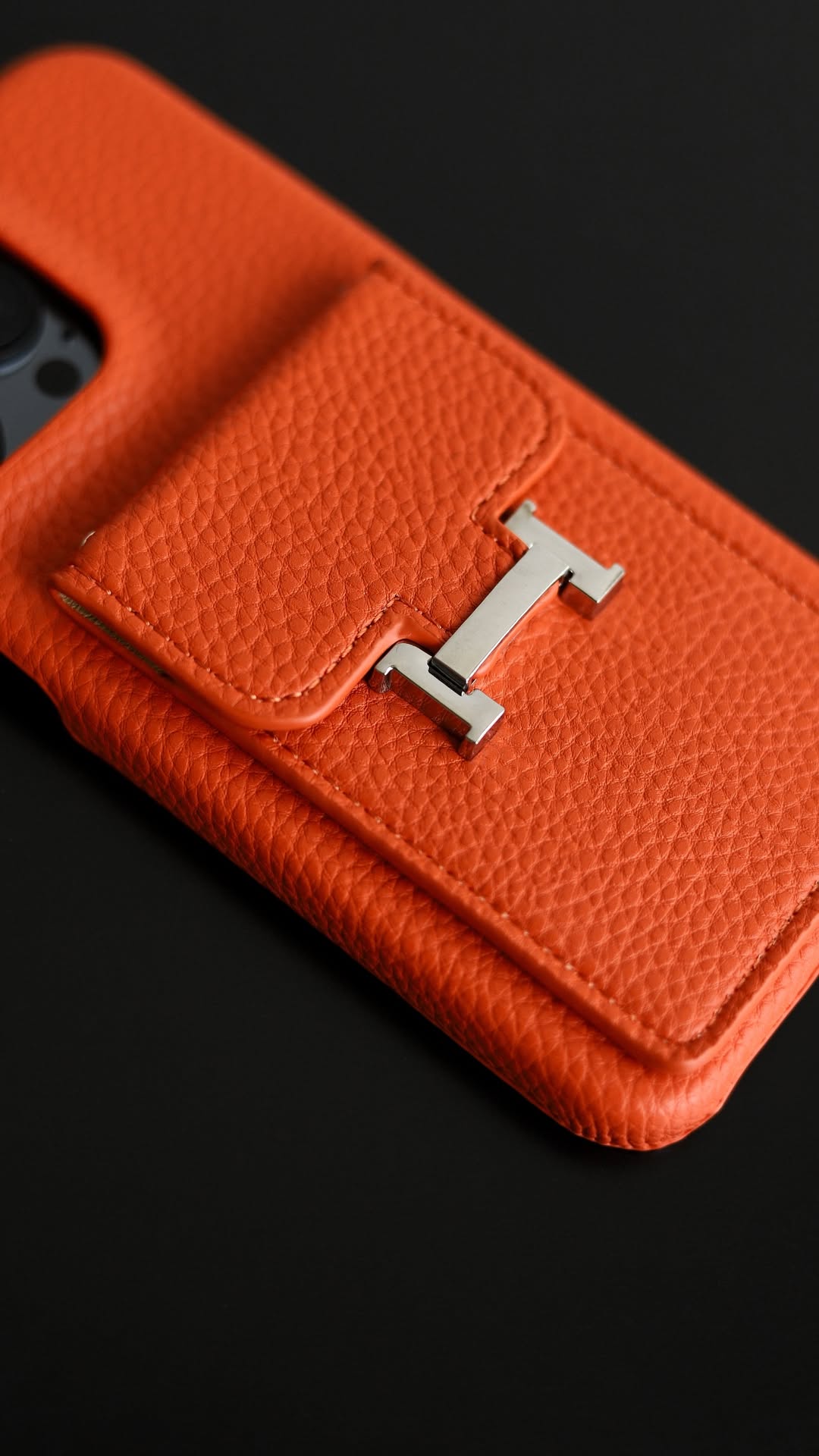 L'Orange Hermès iPhone 16 Pro Max Case with Cardholder