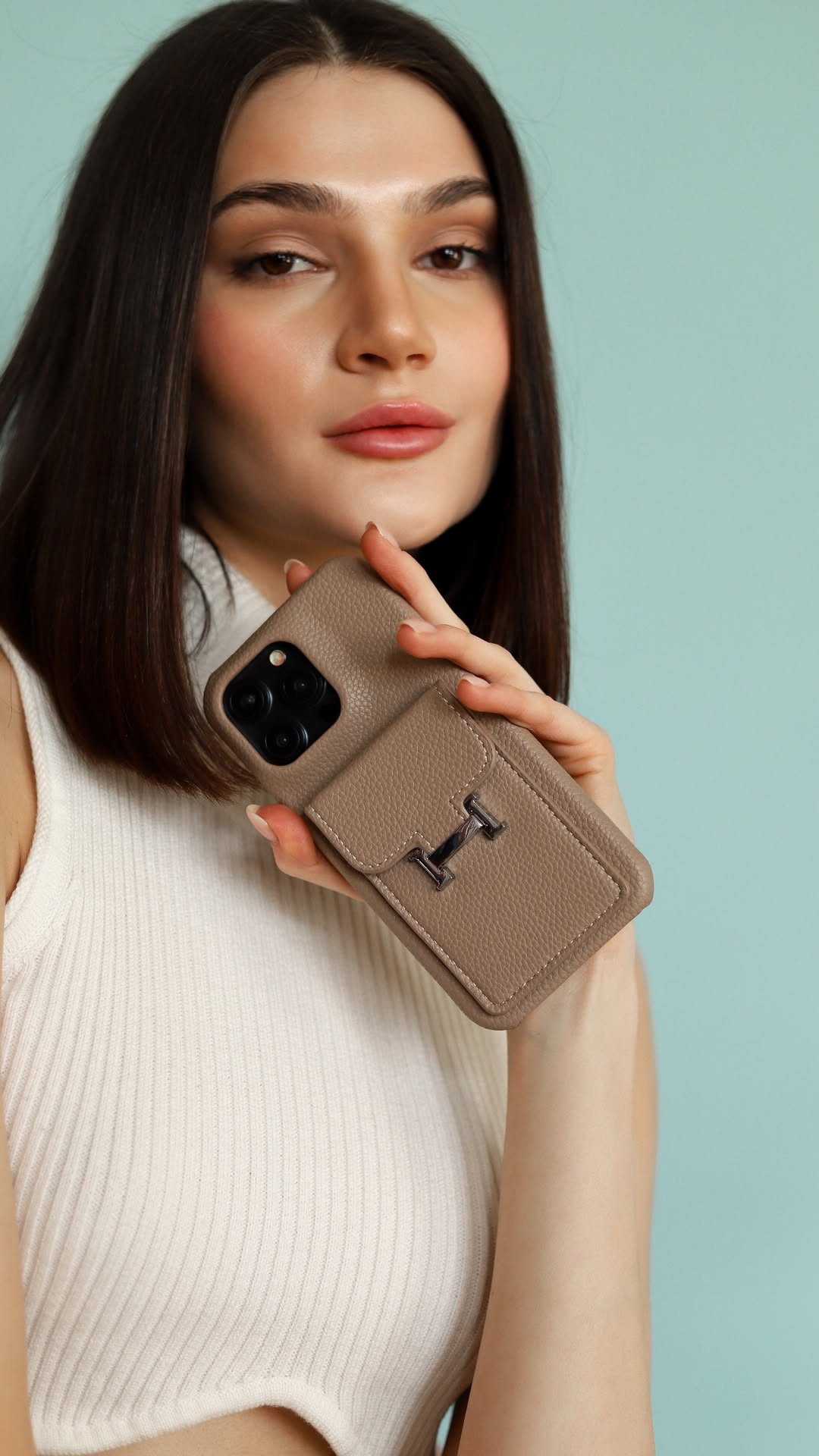 Le Sable Hermès iPhone 16 Pro Max Case with Cardholder
